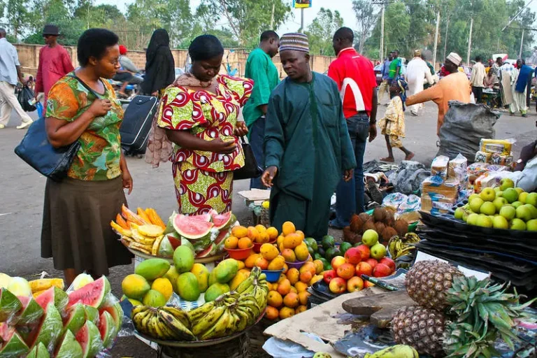 ’Yan kasuwar Adamawa sun dakatar da cinikayya da tsofaffin takardun Naira