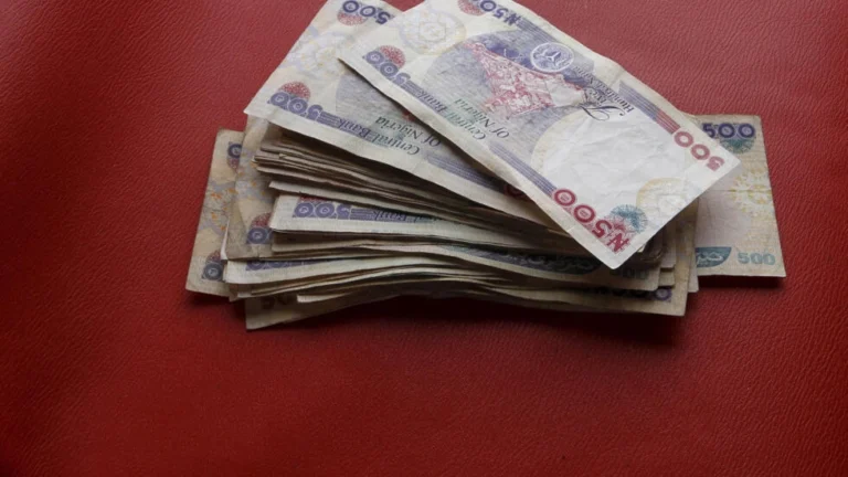 Kudaden da ke kewayawa tsakanin jama’a ya ragu zuwa Naira biliyan 982