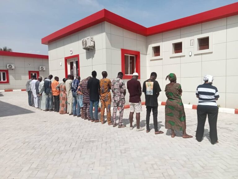 EFCC ta kama mutum 20, ciki har da ma’aikatan INEC kan sayen kuri’a