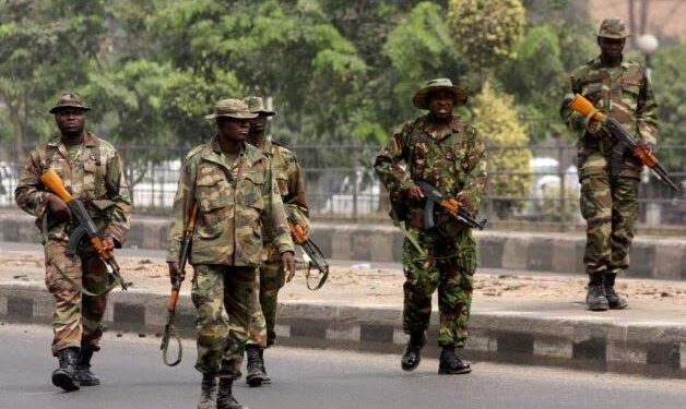 Wani soja ya hallaka kwamandan sa da wasu sojoji 2 daga bisani ya harbe kan sa a Sokoto