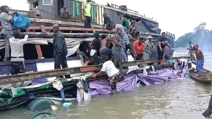 Jirgin ruwa dauke da mutane ya yi hatsari a tsakiyar kogi a Bayelsa