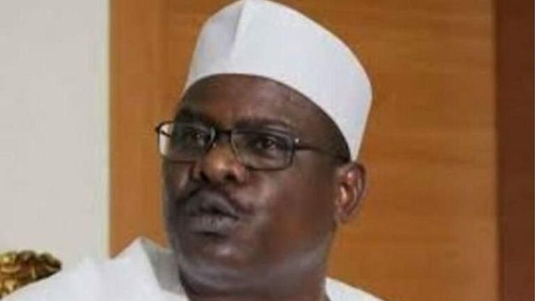 Zan kai gwamnatin Buhari ƙara idan ta ci bashin dala miliyan 800-Ndume