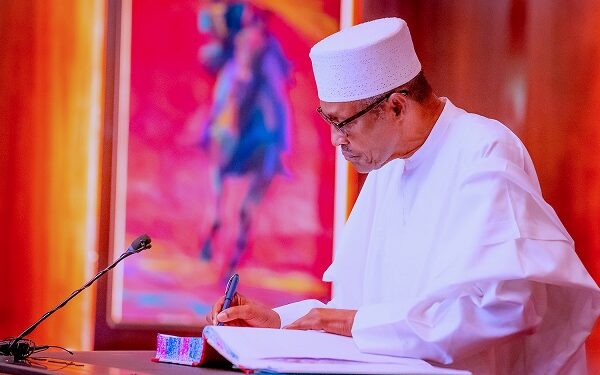 ‘Yan Najeriya na bayyana damuwa akan nade naden da Buhari keyi