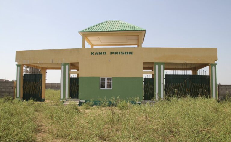 Fursunoni 100 na neman afuwa a Kano