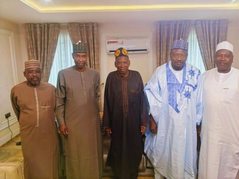 Ganduje ya gana da su Kawu Sumaila