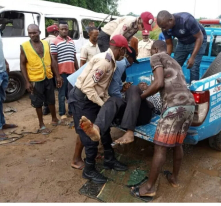 Mutum takwas ƴan gida ɗaya sun rasu a hatsarin hanyar Kaduna zuwa Zariya
