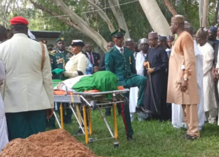 Masu haƙa kabarin Buhari sun samu kyautar Naira miliyan 1