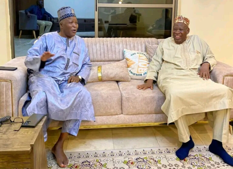 Ganduje ya ziyarci tsohon mataimakin gwamnan Kano ATM Gwarzo
