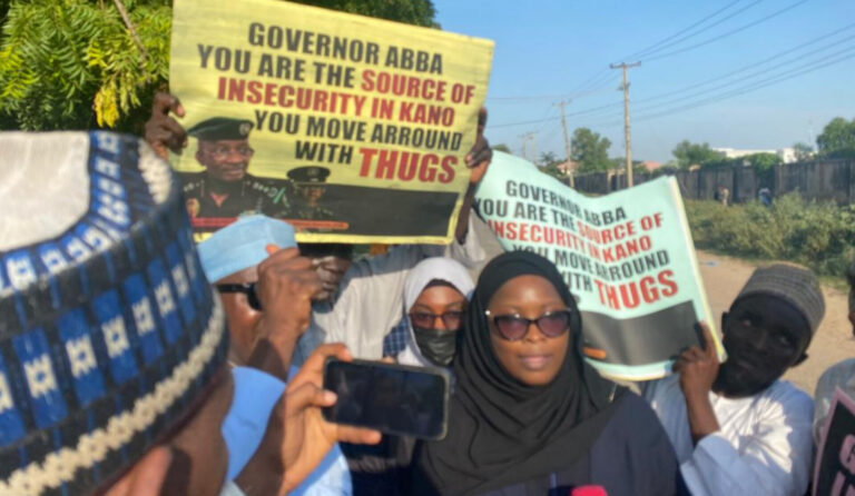 Lauyoyi Mata Sun Yi Zanga-Zanga a Kano Kan Sauya Kwamishinan ‘Yan Sanda