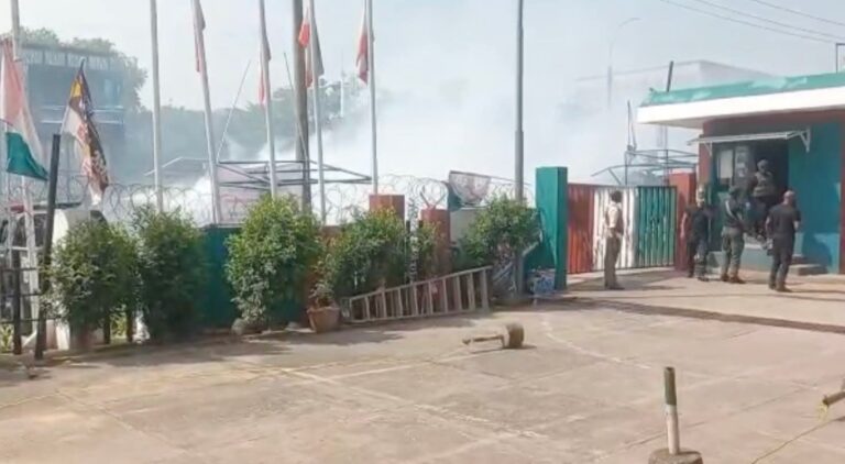 Ƴan sanda sun harba hayaƙi mai sa hawaye a shalkwatar jam’iyyar PDP