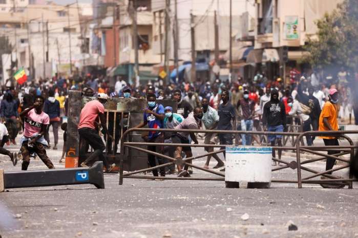 Schools in Senegal shut over violent protests