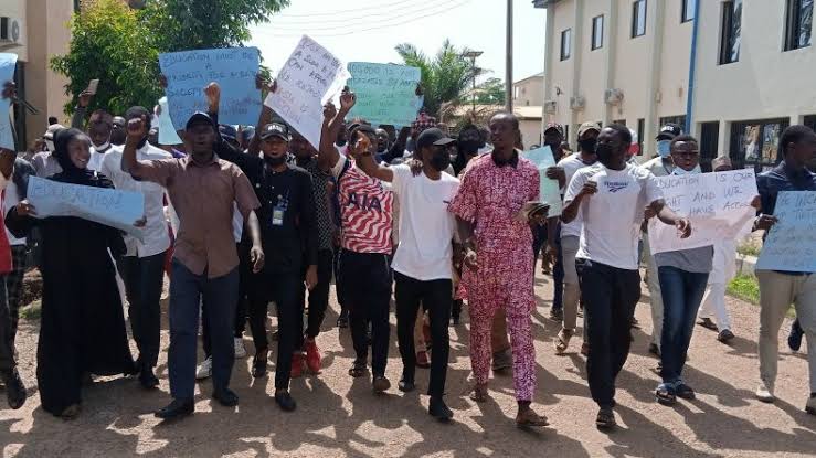 Kaduna College suspends activities over students’ protests