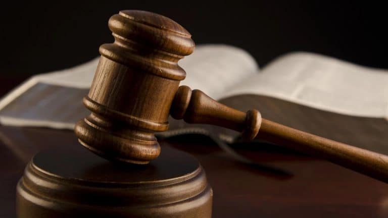 2 friends docked for allegedly stealing men’s shoes, sandals