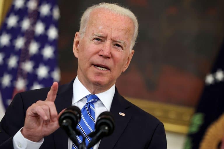 Biden mourns 700,000 Americans lost to COVID-19