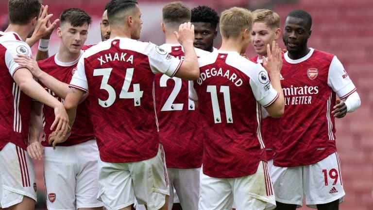 Martinelli double helps Arsenal rout hapless Leeds