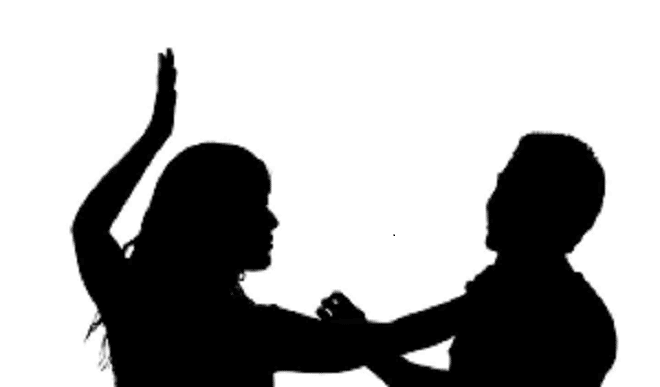 Woman beats up police inspector in court premises