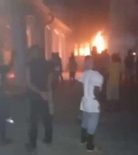 Inferno razes Catholic Cathedral in Imo