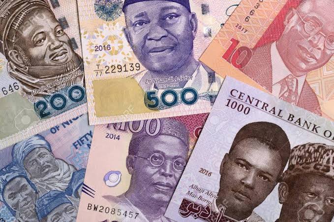 Naira closes at 417.50/dollar at investors and exporters window