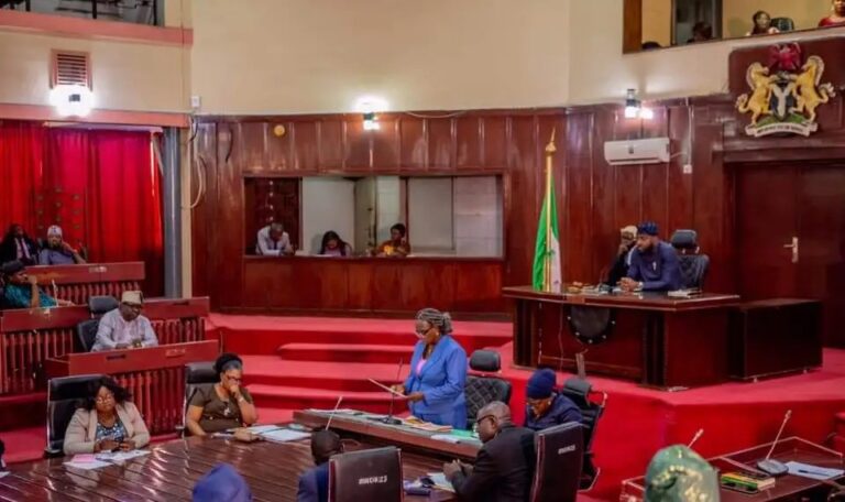 24 Oyo lawmakers move to impeach Deputy Governor