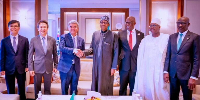 Buhari speaks with Nigerians in South Korea