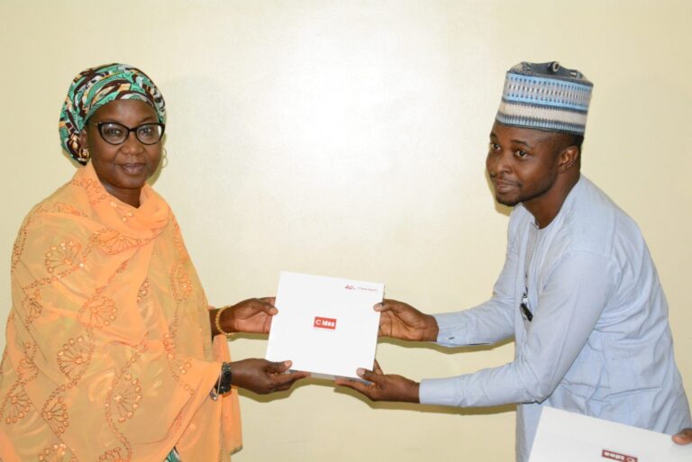 Distribution-of-tablet-computers-to-teachers-in-Kaduna-