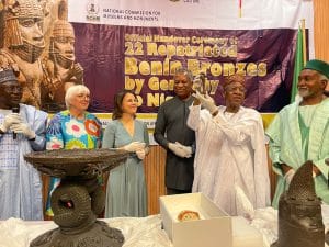 German Government hands over stolen Benin bronzes to Nigeria