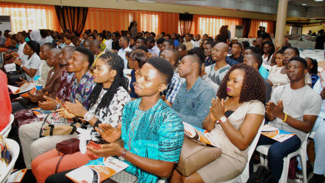 FG empowers 415 women, youths in A’Ibom