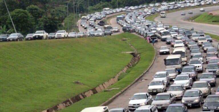 Again, gridlock on Abuja-Keffi road as FG closes another bridge for repairs