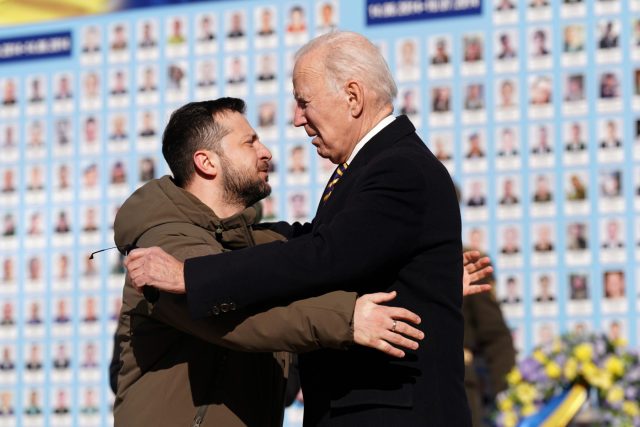 Biden makes surprise visit to Ukraine