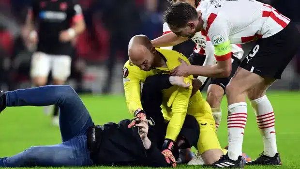 Fan attacks Sevilla goalkeeper Dmitrovic after PSV loss in Europa League