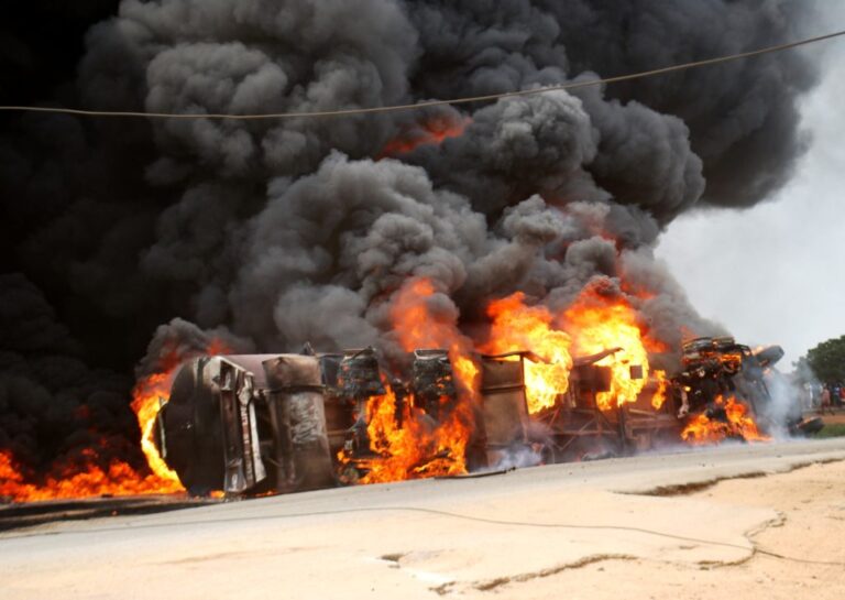 Petrol tanker crashes, kills 10 persons in Jos