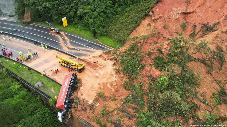 Flood, landslides kill 36 in Brazil