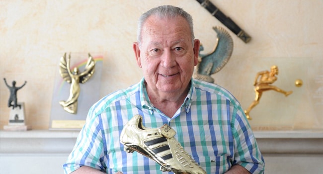 World Cup final record goal-scorer Just Fontaine dies