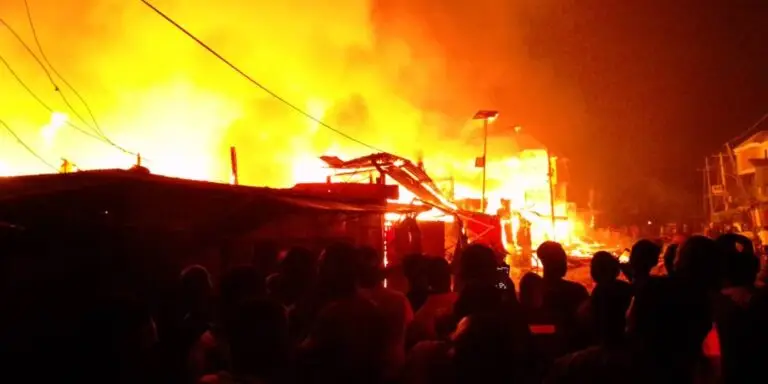 Fire destroys shops in popular Kano market