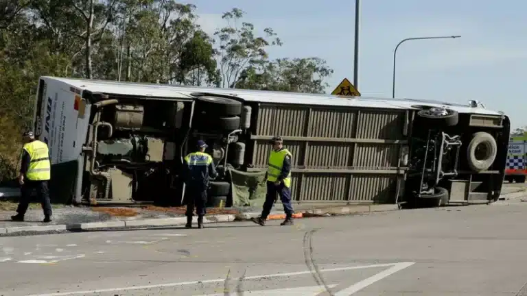 10 people killed in wedding bus crash in Australia