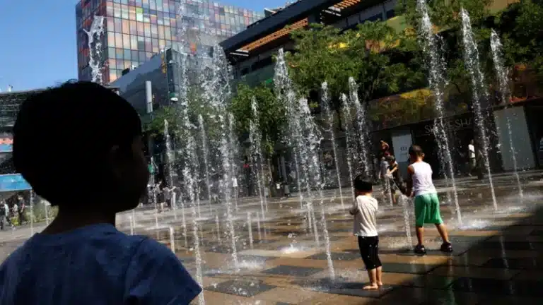 China capital records hottest June day in 60 years