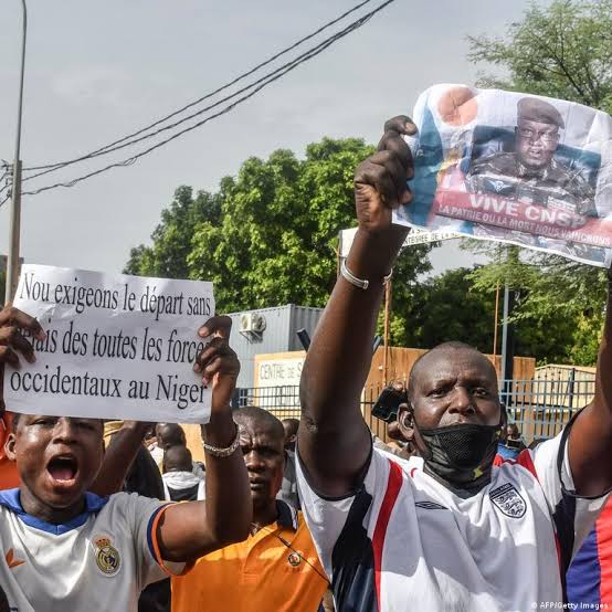 Germany urges citizens in Niger to join French evacuation flights