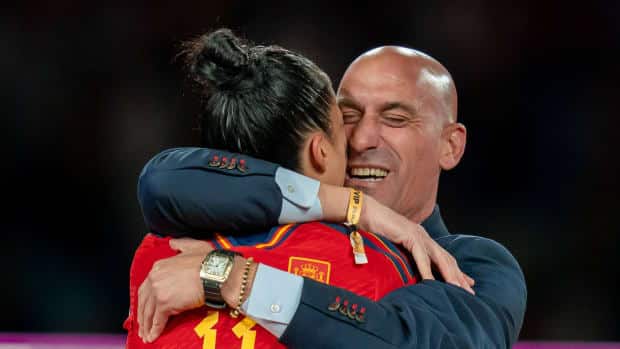 Spanish FA president criticised for kissing Jenni Hermoso after Spain’s World Cup win