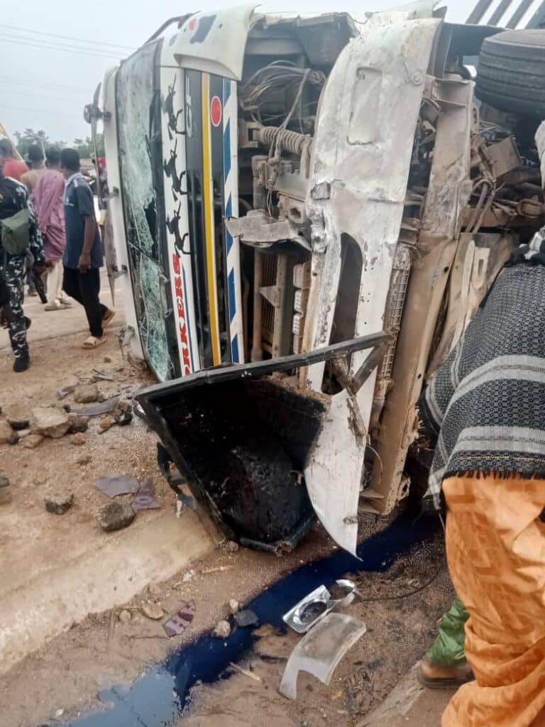 Trailer loses control, killing 14 in Kano traffic crash