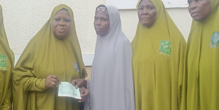 Cleaner receiving cash gift