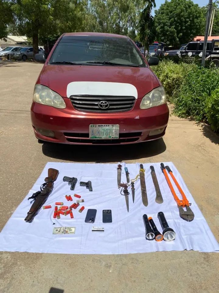 Police arrest armed robbery gang in Kano, recover weapons